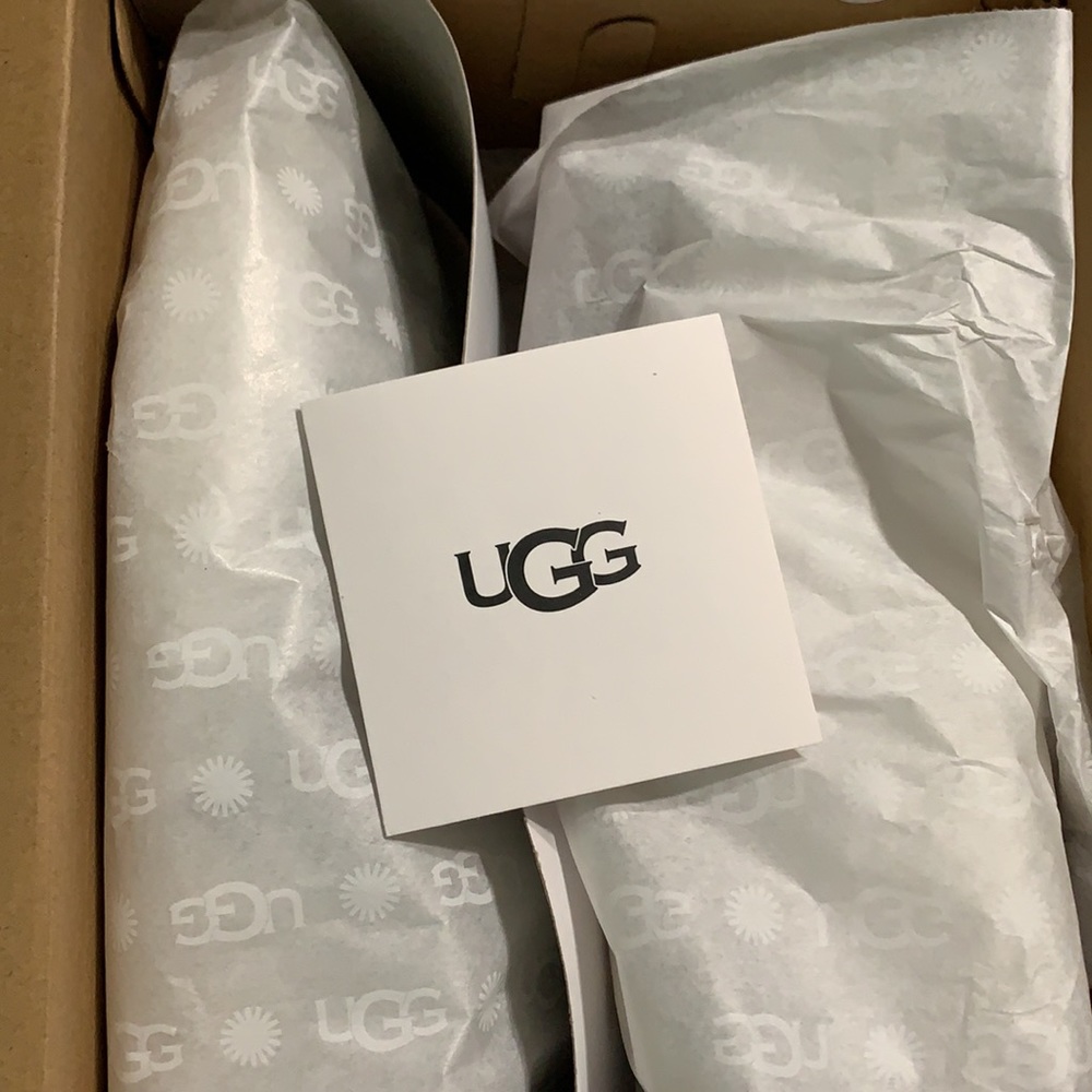 Copy -🆕UGG Ladies Milo Sneakers - Picture 6 of 14